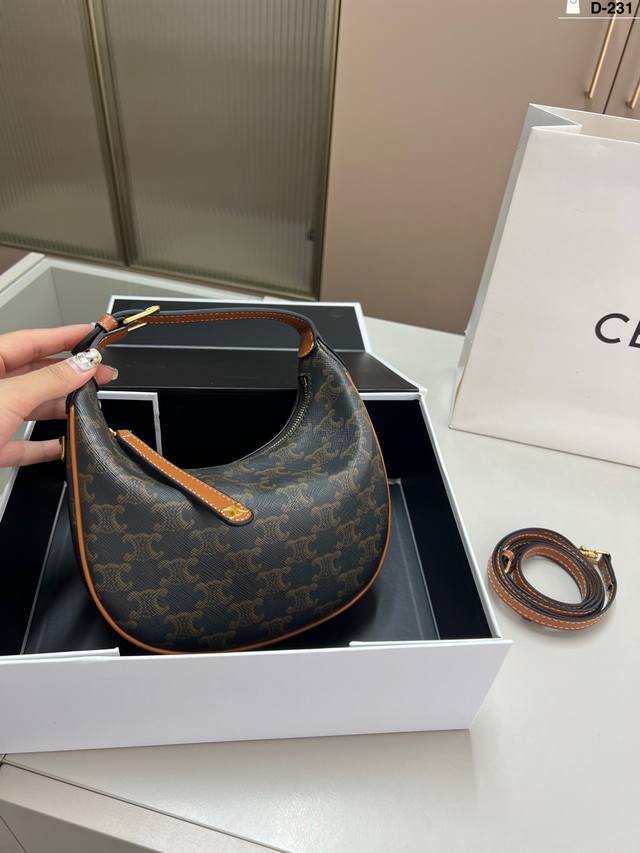 Celine Underarm Crescent Bag Full Of Design Sense, Very Intellectual And Elegant