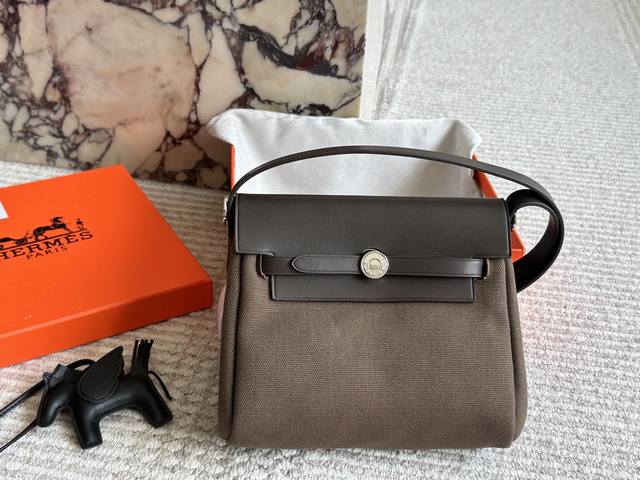 With Box Size: 20*17Cm 2025 New Product Launch, The Most Practical Small Bag Her