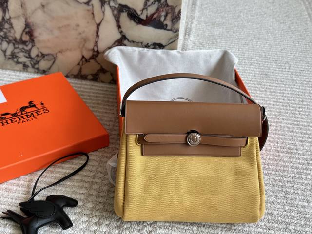 With Box Size: 20*17Cm 2025 New Product Launch, The Most Practical Small Bag Her