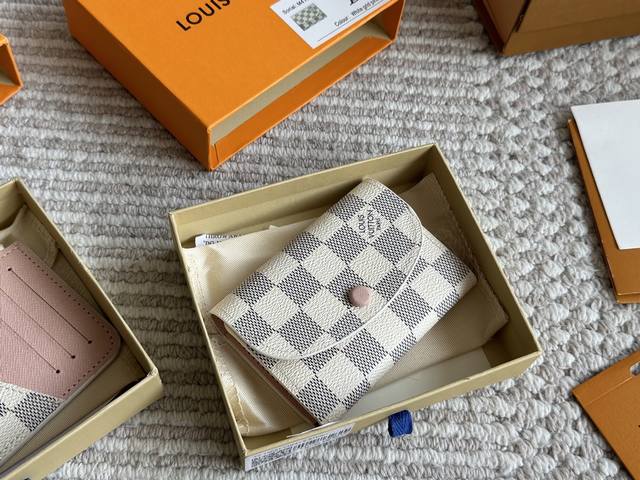 With Box Size:11*9Cm Cute Things Can Heal Everything This White Checkered Coin P