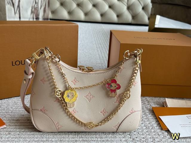With Box High-End Version Size 29*16Cm L White Strawberry Cream Croissant Cream