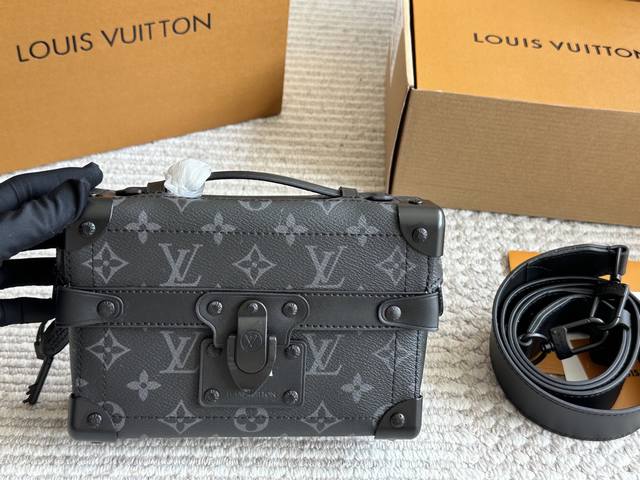 New Men's Bag Soultrunk Box Bag Soft Box Bag Is Super Cool To Carry By Hand Or C