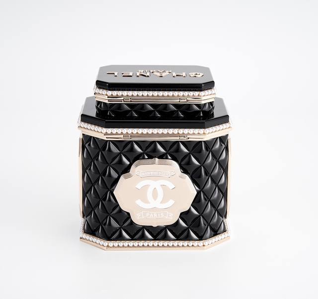 with folding box size 24.14 Chanel 25P Pearl Handle Bag Chanel 25P Spring and Su