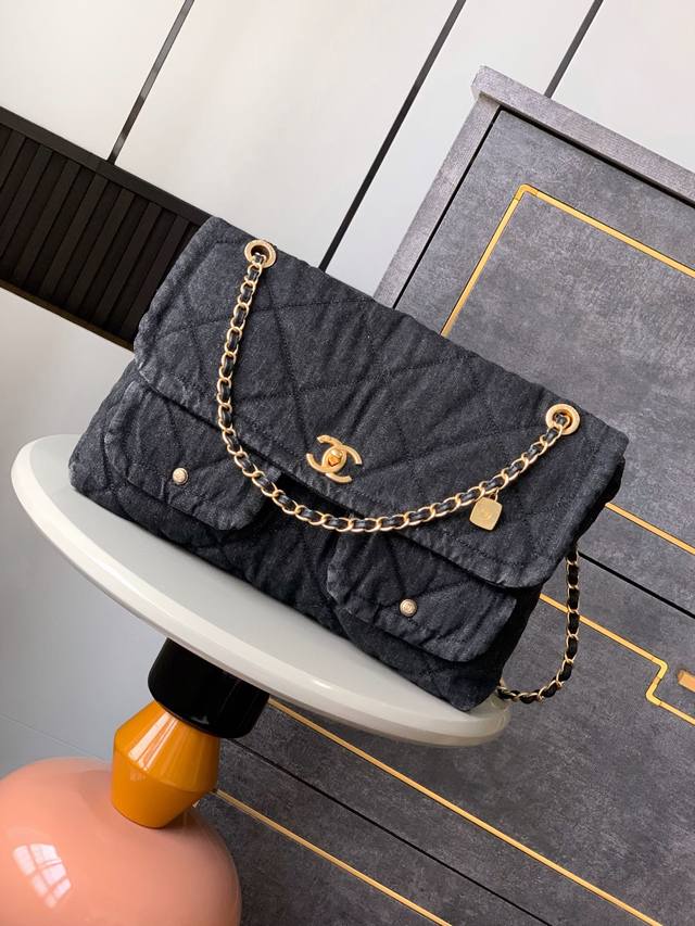 The size of the box is 31*25 Goya messenger bag The texture is very high-end The