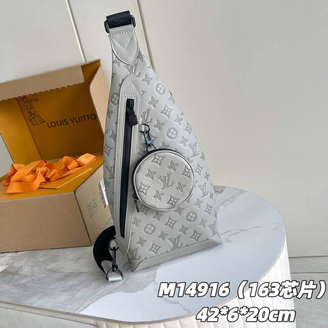 with gift box. Chanel backpack Irresistible and super elegant High-end feeling J