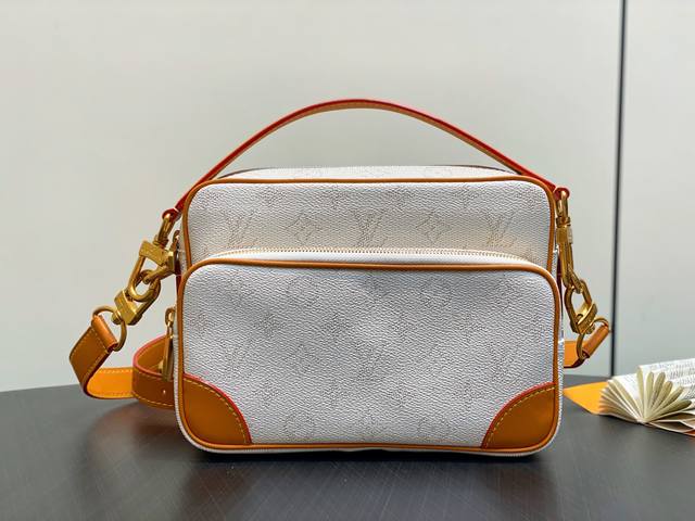Original boutique M14742 Monogram men's bag Retro camera bag New Cargo mini hand