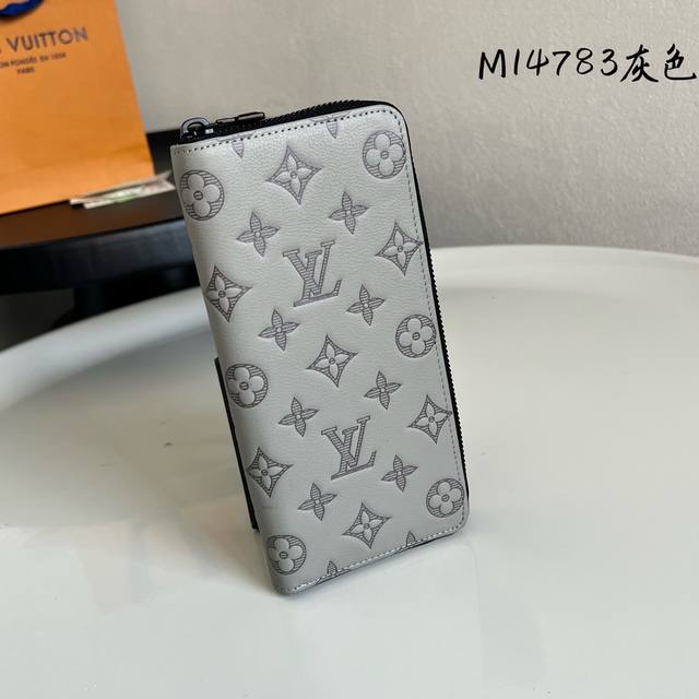 Chip version toiletry bag M47542Monogram canvas cosmetic box, spacious interior,