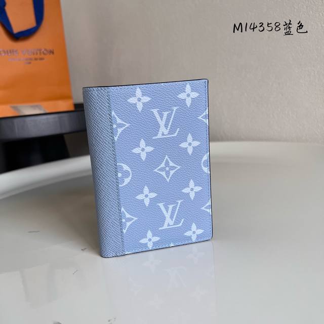Chip version M14798 gray passport cover, this passport cover has the gorgeous te