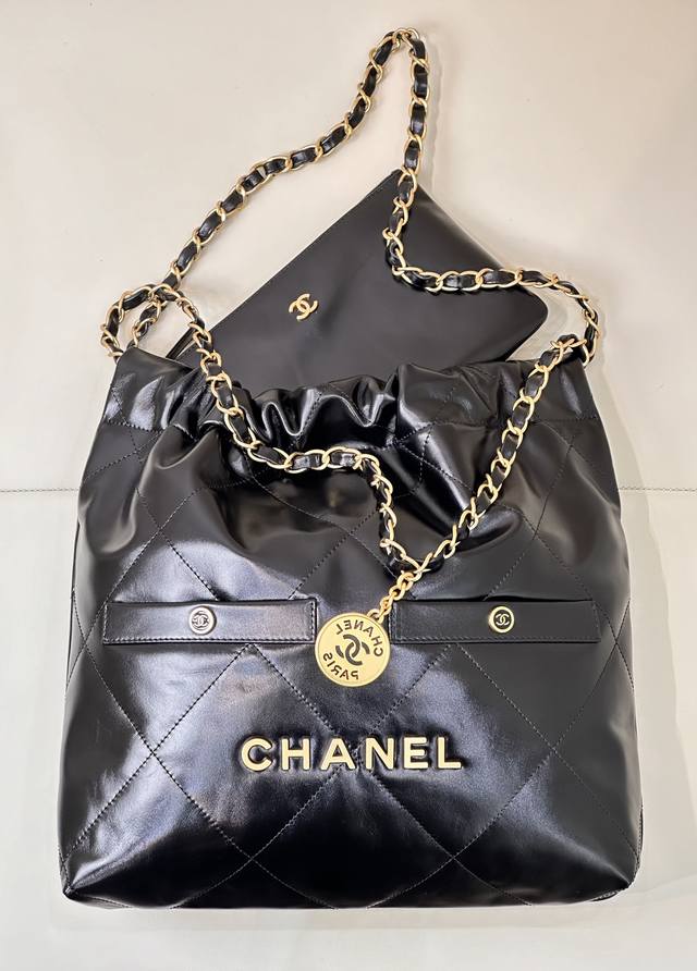Xiaoxiang 3260 3261 Let's take a look at our channel leather. The glossiness is