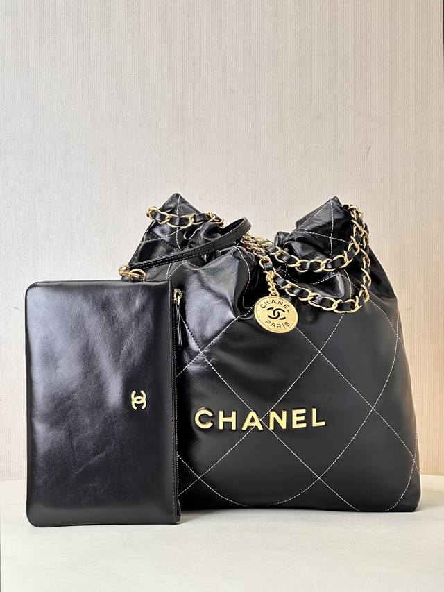 One of the most acclaimed designs of Chanel 3260 3261 22 Bag is its iconic diamo