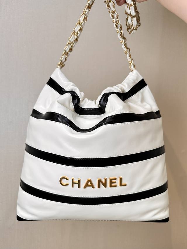 Chanel 3260 Small The flat diamond quilting on the bag is described as a "garbag