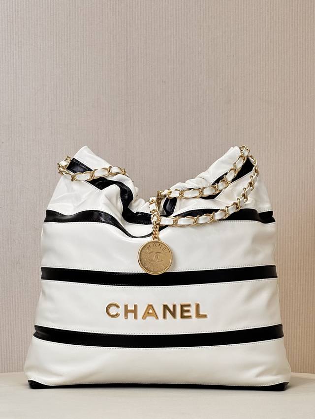 Xiaoxiang 3260 Let's focus on the details of the gold coin and chain. It is made