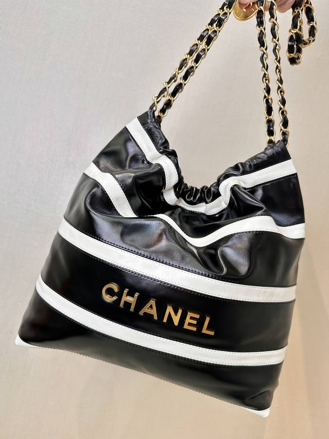 Chanel 124B Spring and Summer Hot 22 Bag Shopping Bag As3260 is too high-end. Th