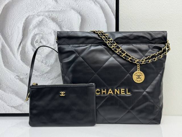 Chanel 24A denim embroidered letters with a retro feel. The denim 22Bag has been