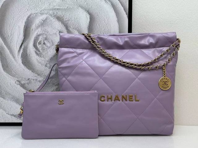 Chanel 3260 Small size: 35 37 7Cm A fashionable item in the classic black and wh