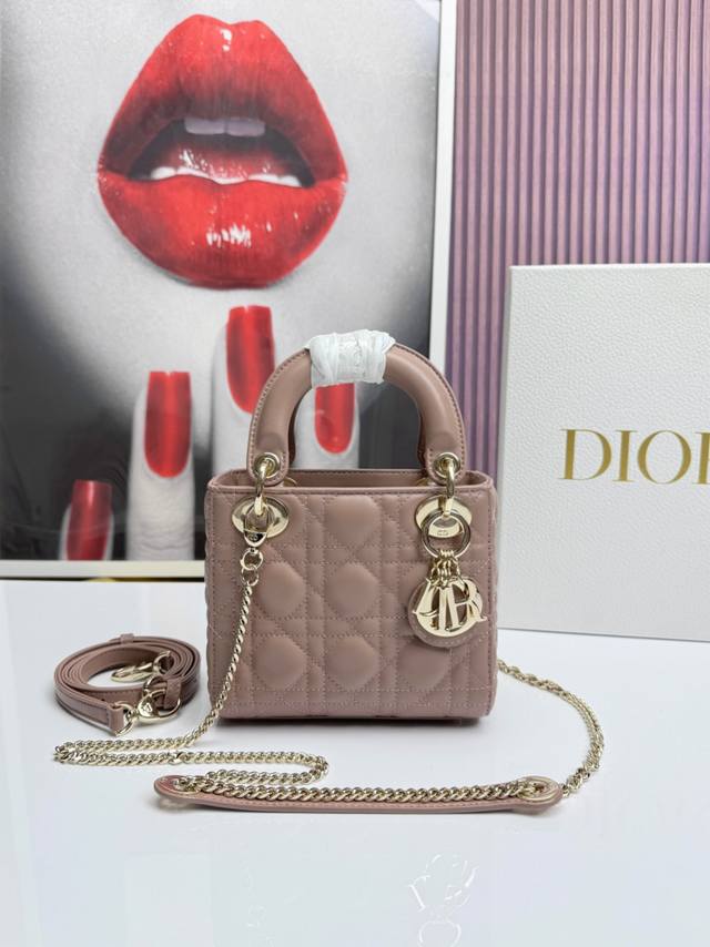 Four-grid milk tea color in stock The Lady Diana that friends have been thinking