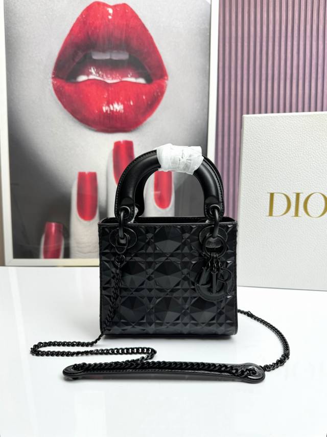 Lady Dior three-grid pearlescent pink, the classic Lady Dior handbag embodies Di