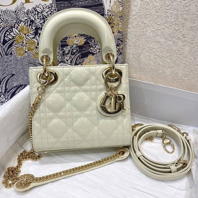 Lady Dio.R My Abc Light pink sheepskin Three grids and two shoulder straps Sheep