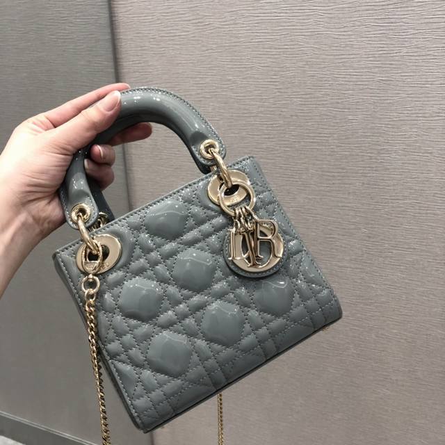 Arrival Lady White Cannage Mini three-grid with chain and silver buckle metal ac