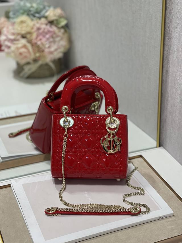 17 mini three-grid lambskin wine red Imported lambskin with red silk lining Seik