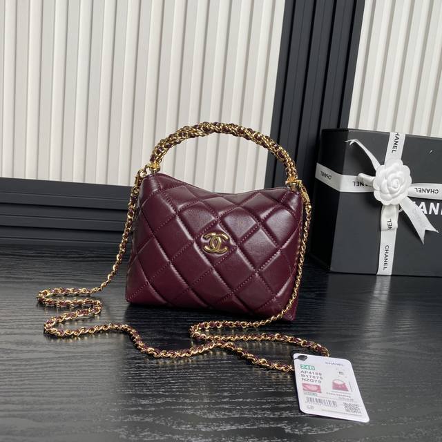 Top-grade leather original M46108 This Discovery waist bag combines casual fashi