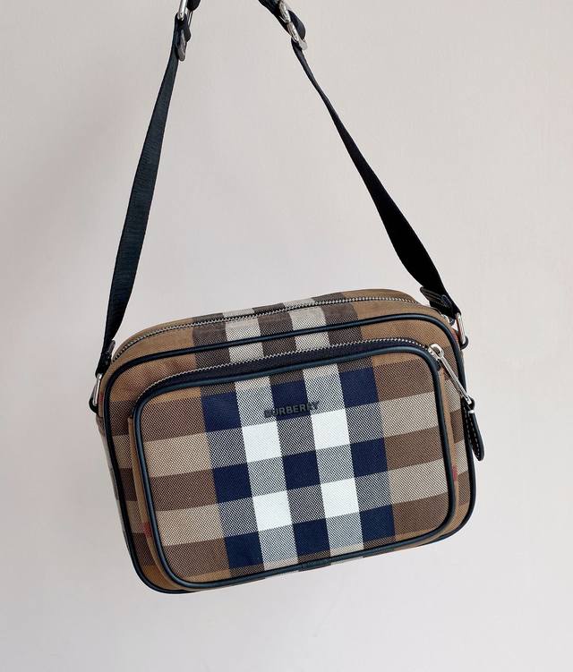 Chane124K Camera Bag As5220 is a perfect high-end product. Worth recommending. C