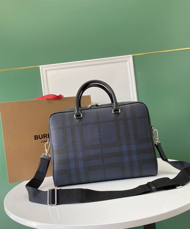 New messenger bag from B! Brown wood! With top layer calfskin. Ample space, a mu