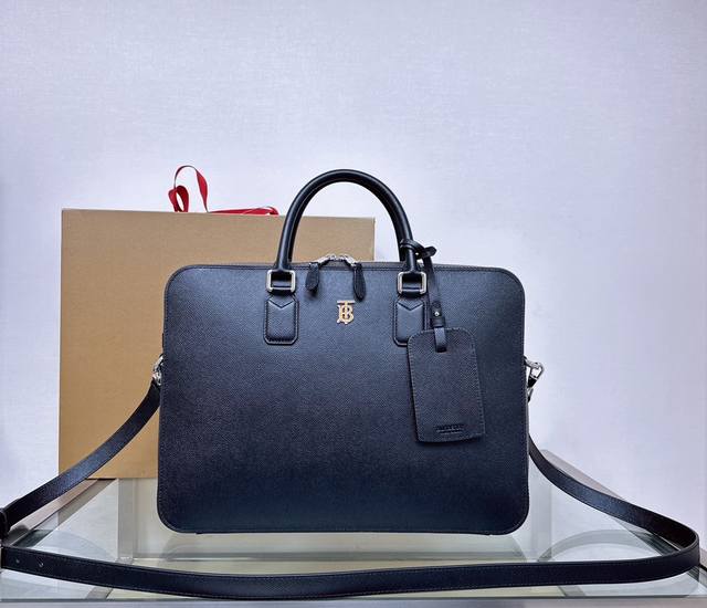 Details of the camera bag. I love this camera bag from Bur recently. The retro c