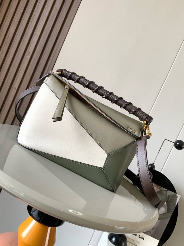 B-house grained leather and House check crossbody bag. Exquisite and upright. Th