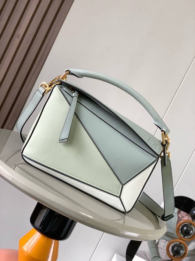 Mini17Cm Lady 2025 latest pearl button light yellow gradient color imported liz