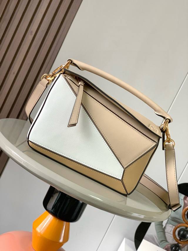 In 2025, Chanel Woc Fortune Bags will be launched. It is the most classic crossb