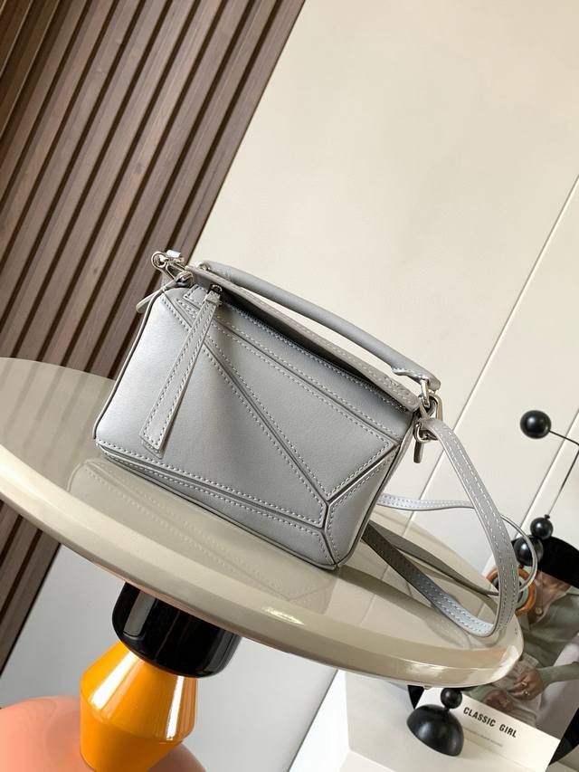Geometric bag 24cmpuzzle handbagOriginal imported calfskin plain weaveLouis's po