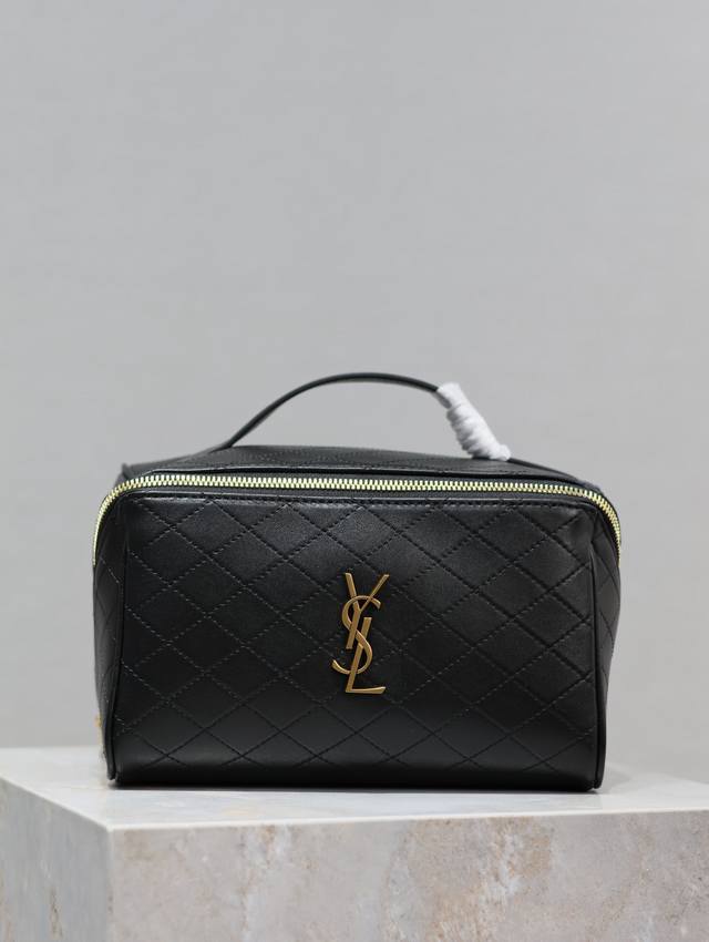 Celine spring and summer new products, new armpit bags are simply not to be miss