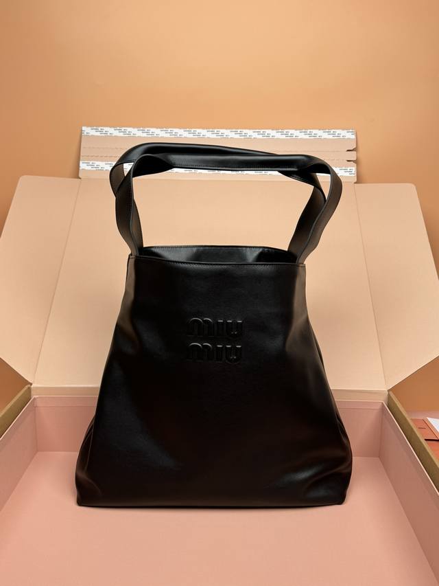 Authentic Hardy small commuter bag is back. The Hardy bag has removed the cat he