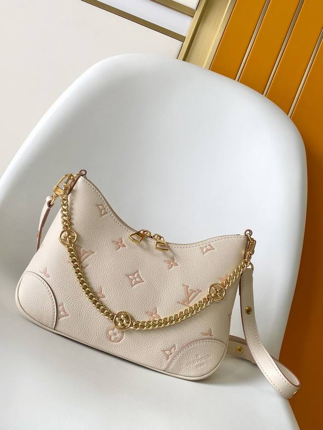 Chanel Double C Necklace looks simple but is very classic and versatile. It is o