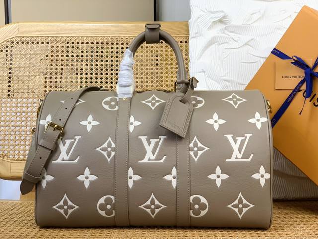 Da92 Dior Dior gold and silver finishes with smart multi-element design bee five