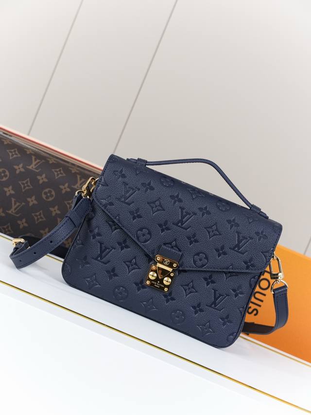 Chanel earrings are hot-selling and new products are available. Chan 23 black an