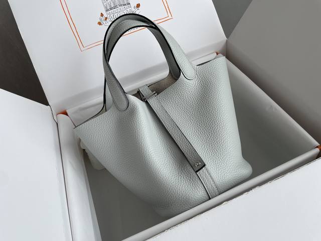 The latest Dior is popular among all internet celebrities, the popular Dior seri