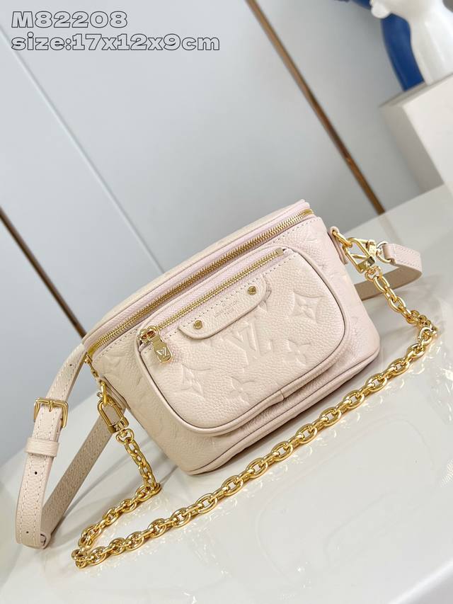 is selling like crazy. It's so beautiful. The latest model of Chanel small incen