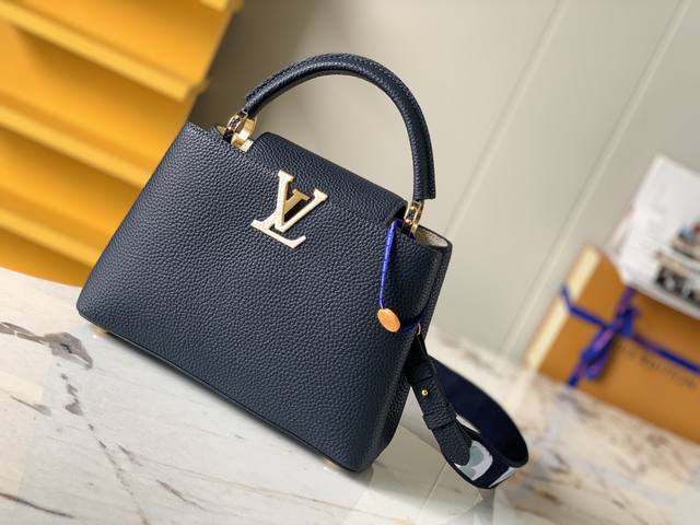 High quality details as shown in the picture. The blue fragrant heart pearl rhin