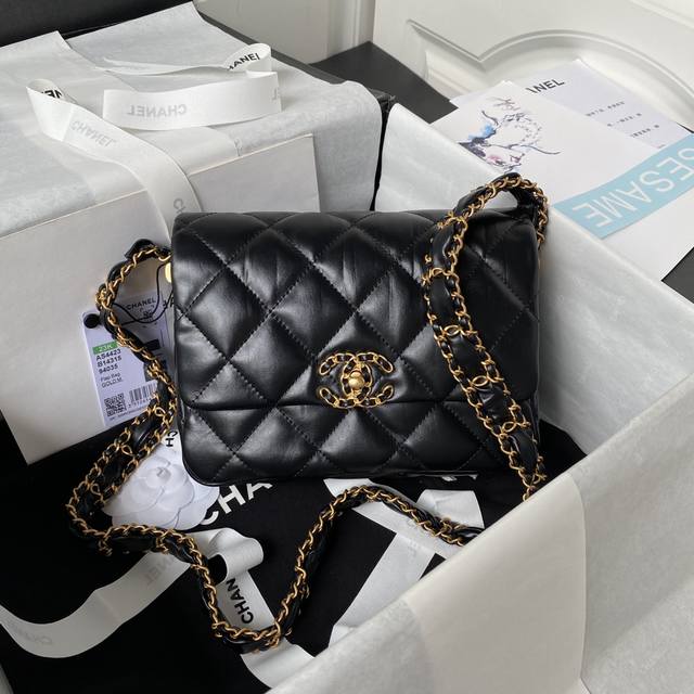 Beautiful Lv Louis Vuitton earrings are elegant, intellectual, classy and versat