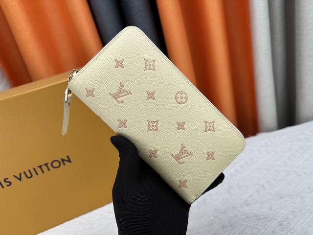 V gold plated micro gold Cnc Cartier leopard head earrings, super domineering le