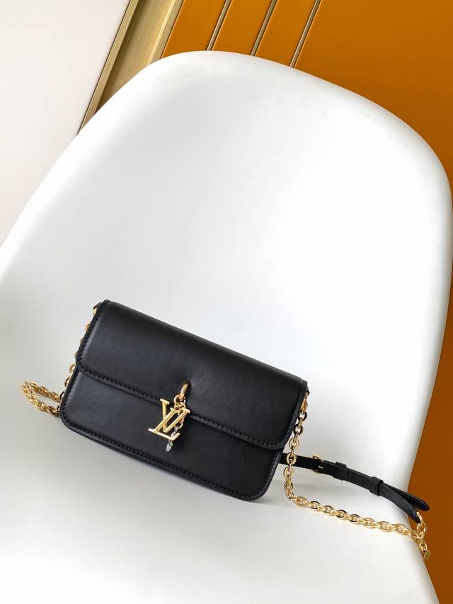 Sugar Cube has been a dream watch for girls for 36 years. The return of the Suga