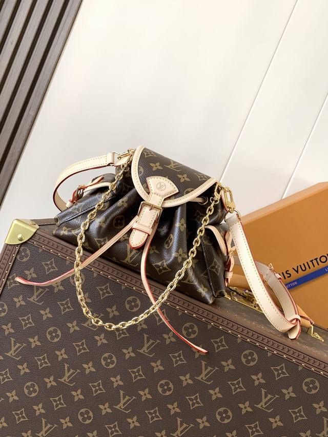 with gift box. Miu Miu Tote Bag Isetan Limited Edition Hobo is so pretty The tex