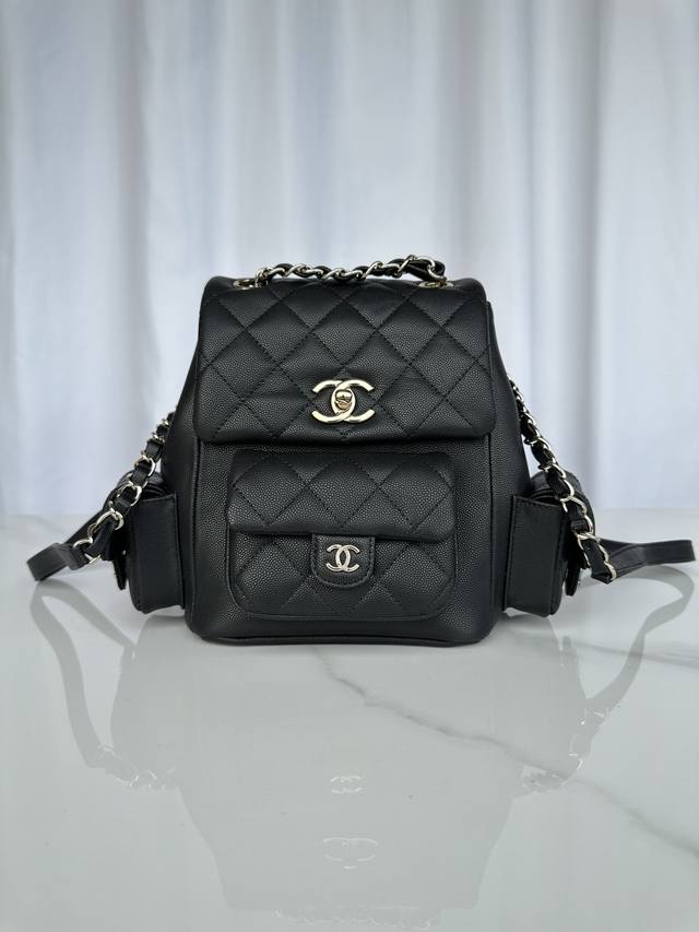 Franck Muller is a popular watch for male and female stars. The latest fashion w