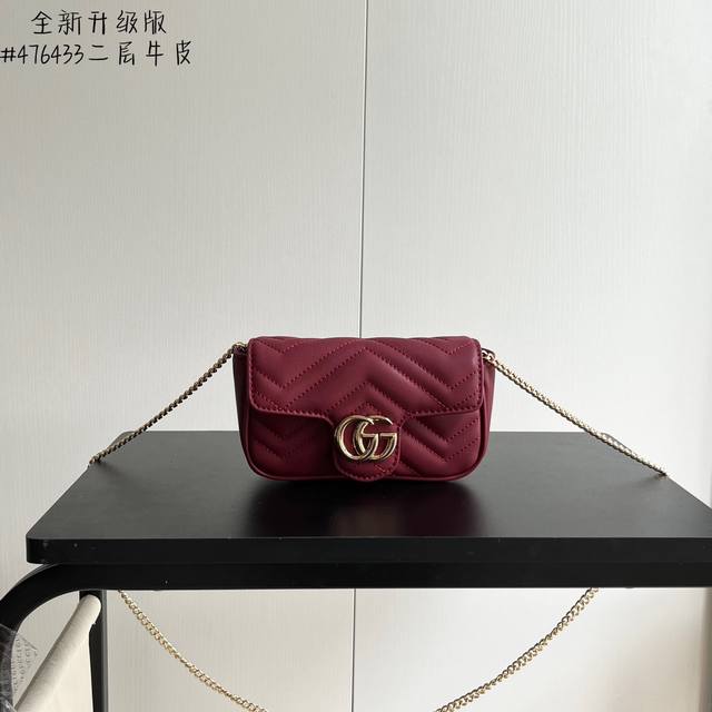 Fendi Boston Pillow Bag. Classic design, fashionable and versatile Limited editi