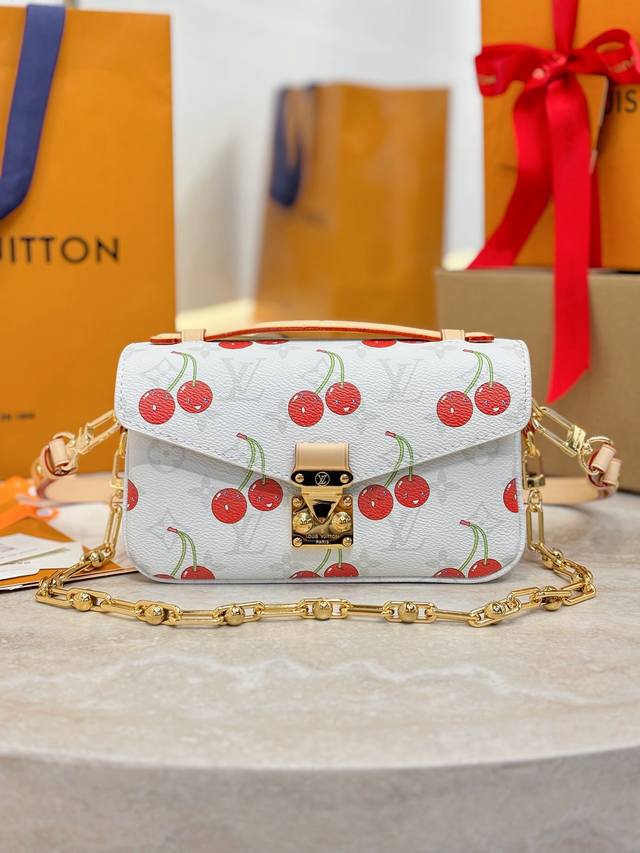 S+ Ultimate Edition has arrived! The shell is plated with 18K gold, the version