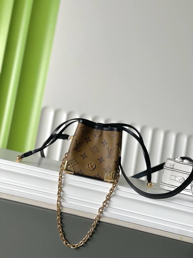 with folding box Coach tote bag The basket can be carried by hand or across the