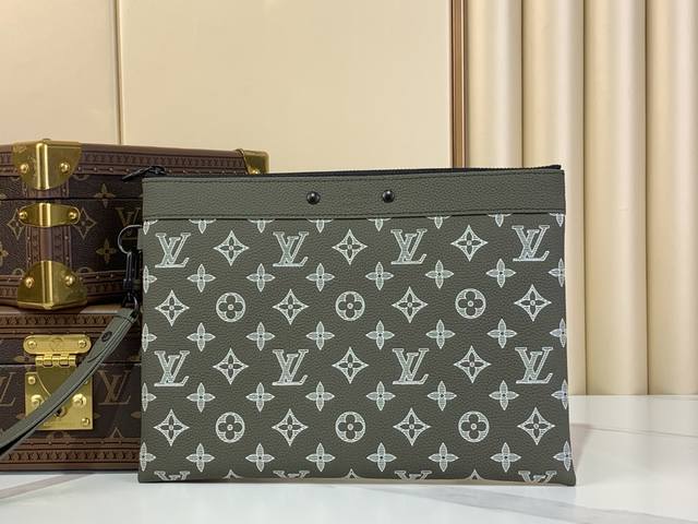 with box Lv value set box one bag price to buy 3 Lv pillow bag red envelope wall