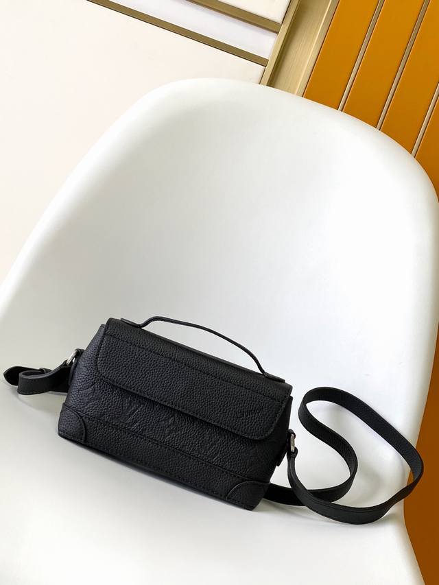 Coach shoulder bag men's messenger bag adopts exquisite inlay work, classic and
